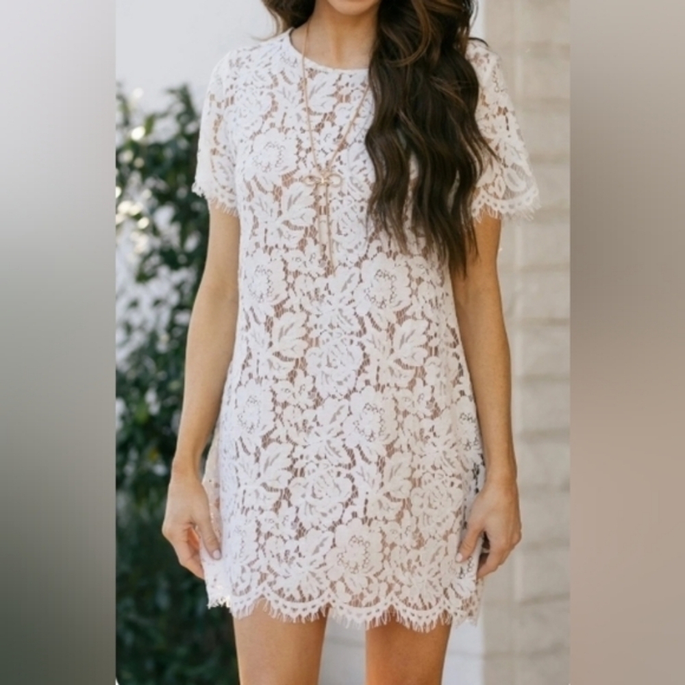 💘 Evie Lace Shift Dress